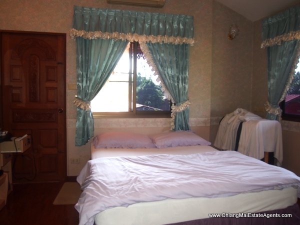 4 Bd, Home, 2 Bd. Bungalow and 4 Guest Bungalows in San Pa Tong