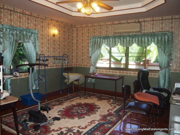 4 Bd, Home, 2 Bd. Bungalow and 4 Guest Bungalows in San Pa Tong