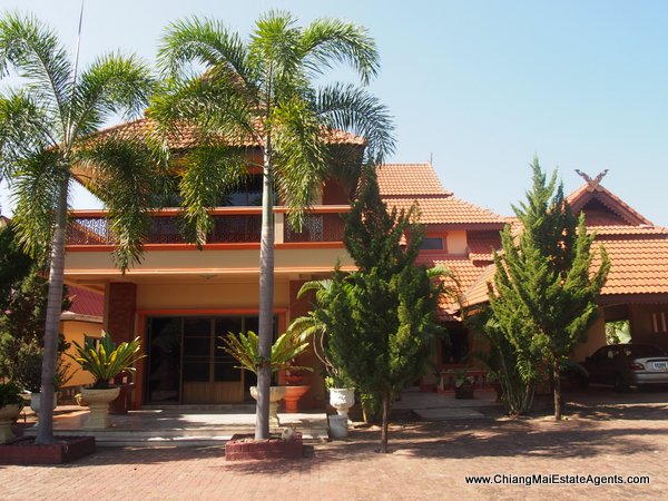 4 Bd, Home, 2 Bd. Bungalow and 4 Guest Bungalows in San Pa Tong