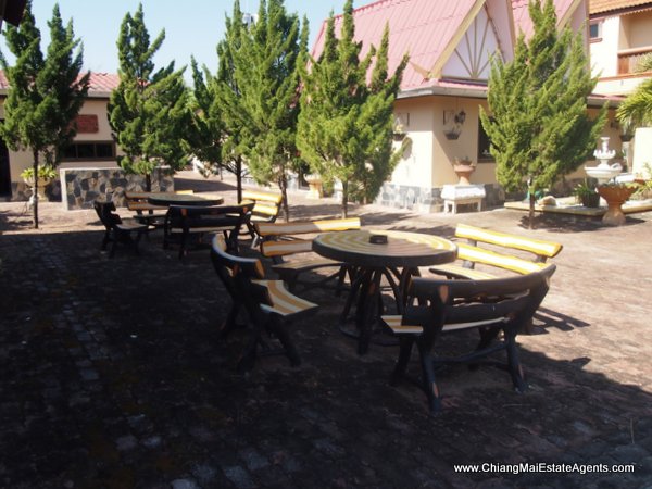 4 Bd, Home, 2 Bd. Bungalow and 4 Guest Bungalows in San Pa Tong
