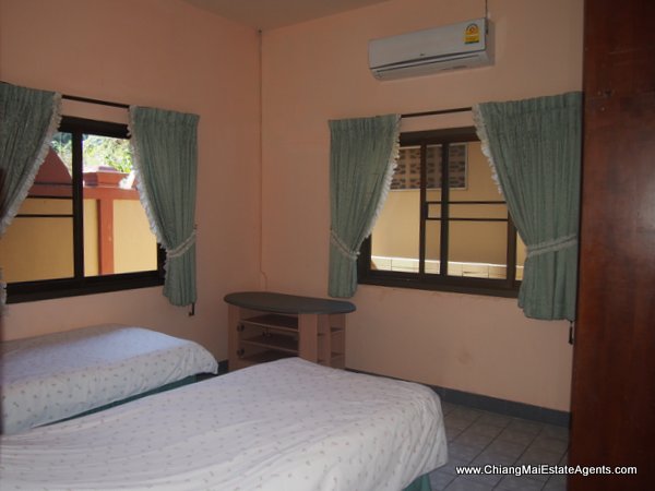 4 Bd, Home, 2 Bd. Bungalow and 4 Guest Bungalows in San Pa Tong