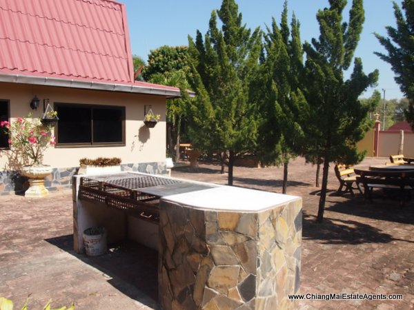 4 Bd, Home, 2 Bd. Bungalow and 4 Guest Bungalows in San Pa Tong