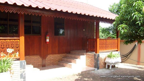 4 Bd, Home, 2 Bd. Bungalow and 4 Guest Bungalows in San Pa Tong
