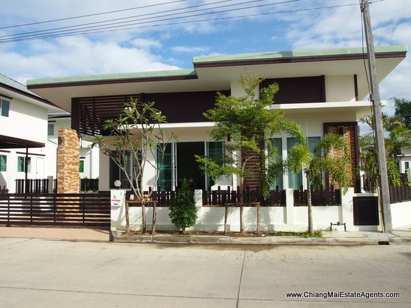 New Contemporary Style Home in Saraphi