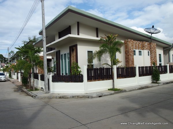 New Contemporary Style Home in Saraphi