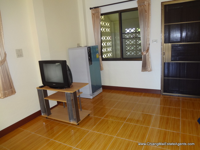2 bedrooms house for rent