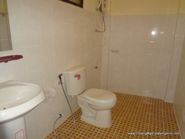 2 bedrooms house for rent