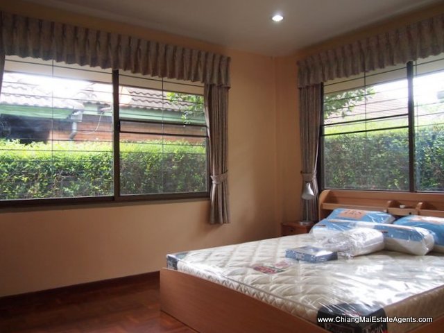 Beautiful 2 bedroom bungalow for rent in Moo Baan Wang Tan