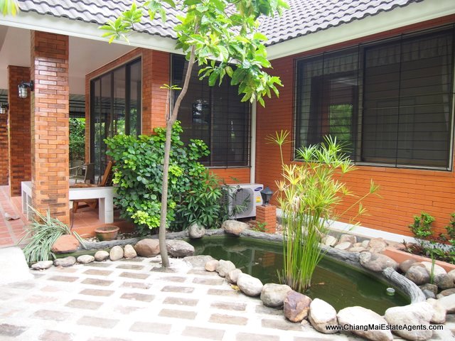 Beautiful 2 bedroom bungalow for rent in Moo Baan Wang Tan