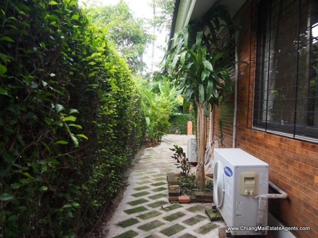 Beautiful 2 bedroom bungalow for rent in Moo Baan Wang Tan