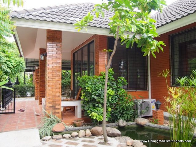 Beautiful 2 bedroom bungalow for rent in Moo Baan Wang Tan