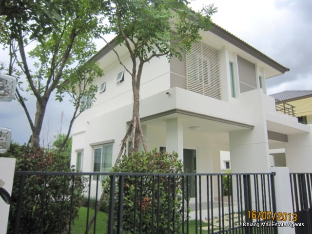 3 Bedroom House for Sale in Land in House