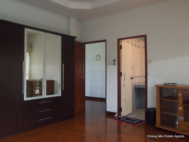 Large 3 Bed/ 3 Bath Home with Large Garden for Rent
