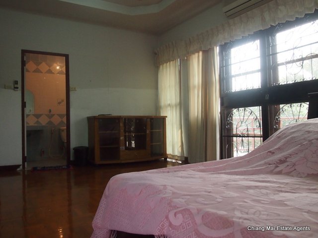 Large 3 Bed/ 3 Bath Home with Large Garden for Rent