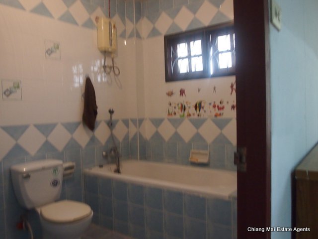 Large 3 Bed/ 3 Bath Home with Large Garden for Rent
