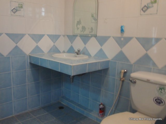 Large 3 Bed/ 3 Bath Home with Large Garden for Rent