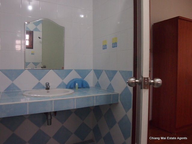 Large 3 Bed/ 3 Bath Home with Large Garden for Rent