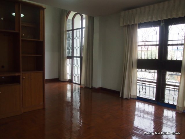 Large 3 Bed/ 3 Bath Home with Large Garden for Rent