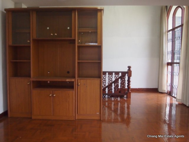 Large 3 Bed/ 3 Bath Home with Large Garden for Rent