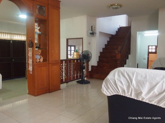 Large 3 Bed/ 3 Bath Home with Large Garden for Rent