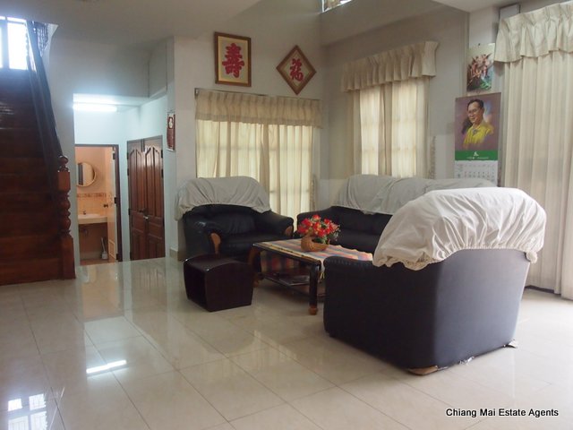 Large 3 Bed/ 3 Bath Home with Large Garden for Rent