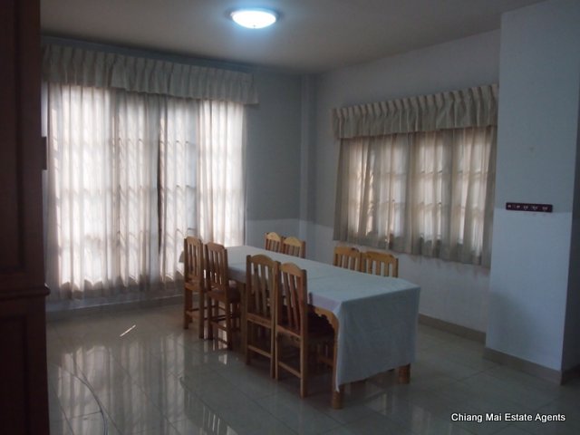 Large 3 Bed/ 3 Bath Home with Large Garden for Rent