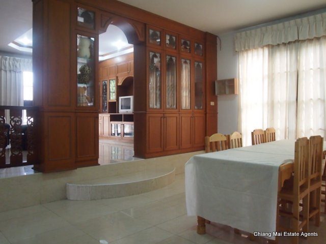Large 3 Bed/ 3 Bath Home with Large Garden for Rent