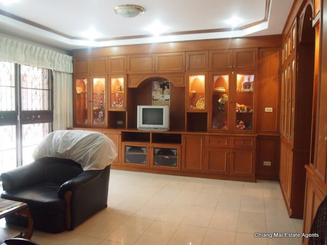 Large 3 Bed/ 3 Bath Home with Large Garden for Rent