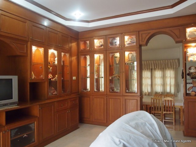 Large 3 Bed/ 3 Bath Home with Large Garden for Rent