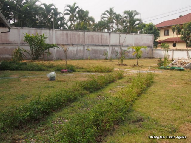 Large 3 Bed/ 3 Bath Home with Large Garden for Rent
