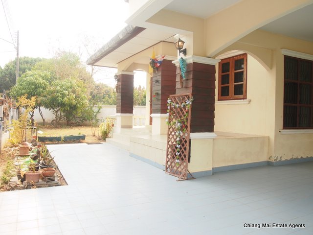 Large 3 Bed/ 3 Bath Home with Large Garden for Rent