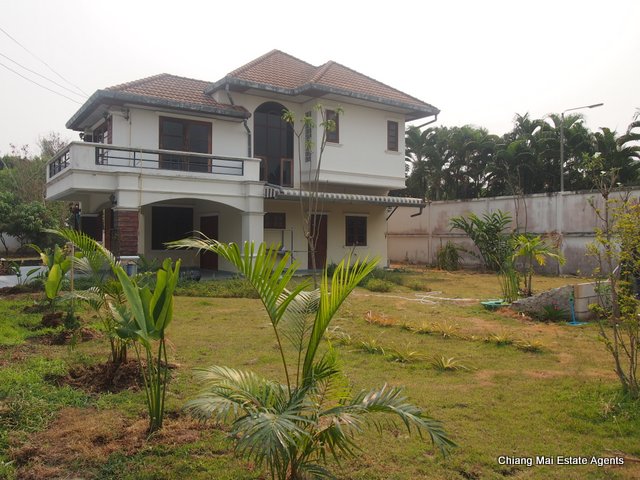 Large 3 Bed/ 3 Bath Home with Large Garden for Rent