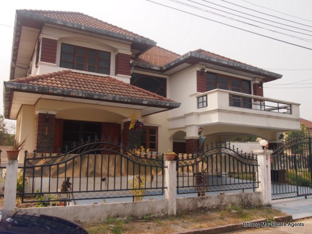 Large 3 Bed/ 3 Bath Home with Large Garden for Rent