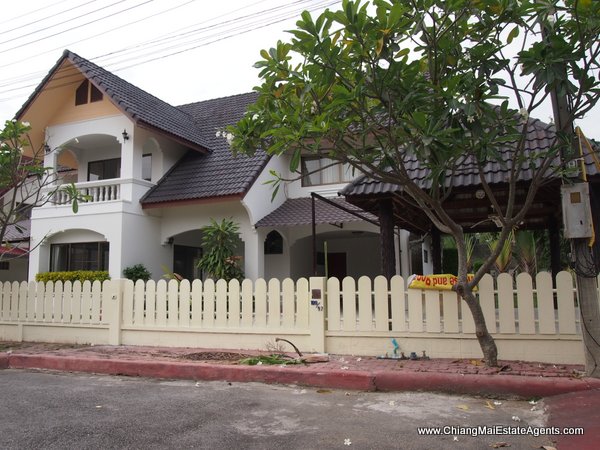 2 Houses For Rent and Sale in Moo Baan Nai Fun