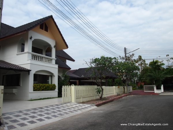 2 Houses For Rent and Sale in Moo Baan Nai Fun