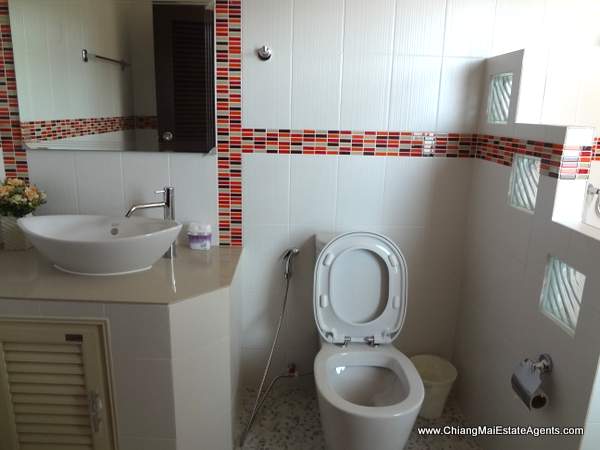 Home with External Office for Rent
