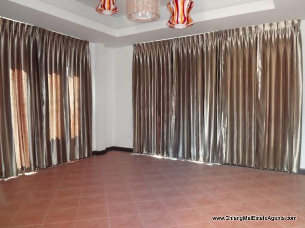 Home with External Office for Rent