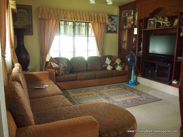 Stunning 4 Bedroom House on Large Plot