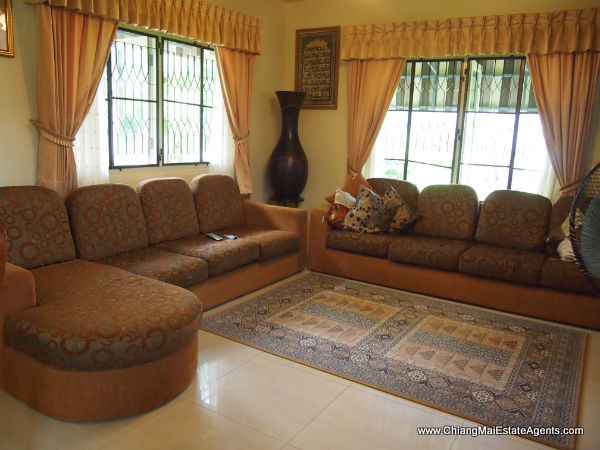 Stunning 4 Bedroom House on Large Plot