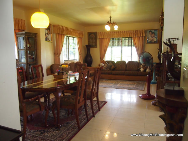 Stunning 4 Bedroom House on Large Plot