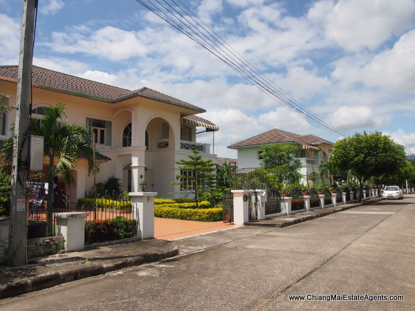 Stunning 4 Bedroom House on Large Plot