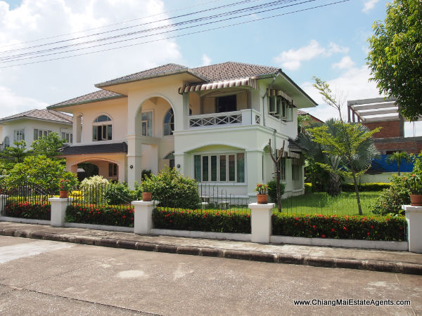 Stunning 4 Bedroom House on Large Plot