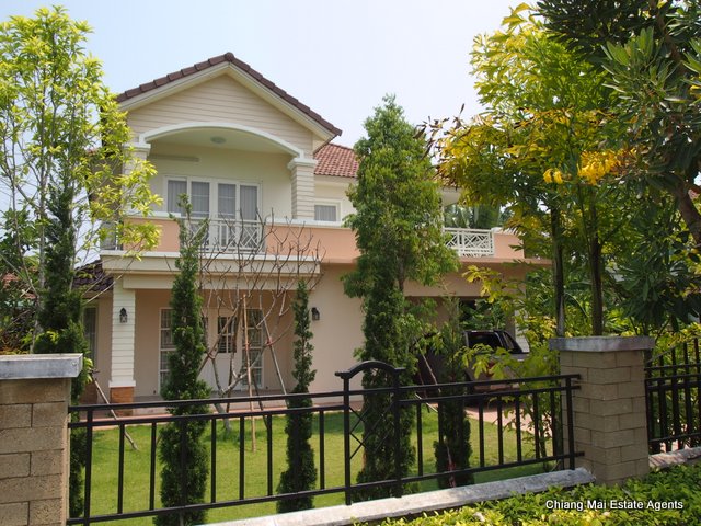 A Large and Appealing Home for Rent in Moo Bahn Home in Park