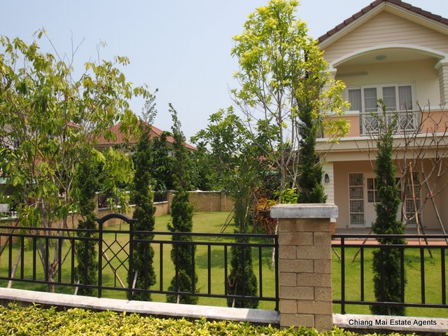 A Large and Appealing Home for Rent in Moo Bahn Home in Park