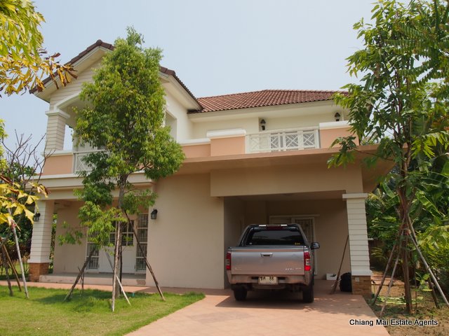 A Large and Appealing Home for Rent in Moo Bahn Home in Park
