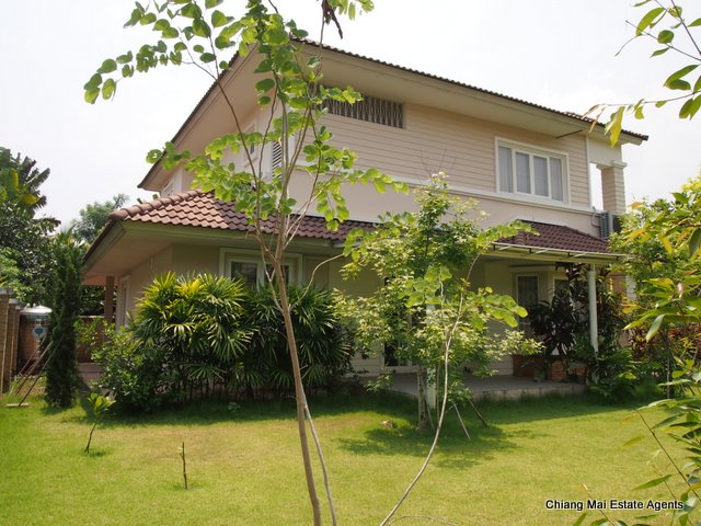 A Large and Appealing Home for Rent in Moo Bahn Home in Park