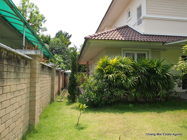 A Large and Appealing Home for Rent in Moo Bahn Home in Park