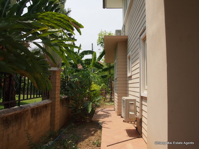 A Large and Appealing Home for Rent in Moo Bahn Home in Park