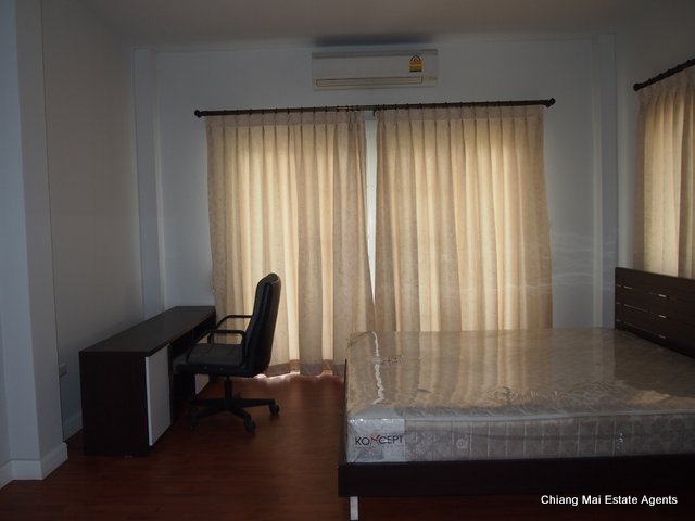 A Large and Appealing Home for Rent in Moo Bahn Home in Park
