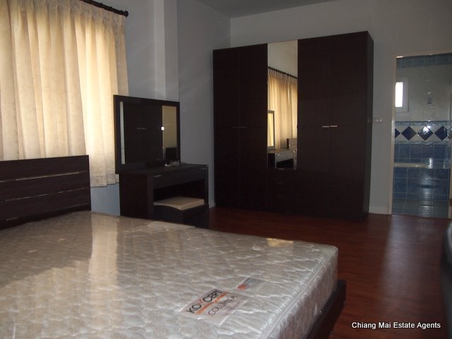 A Large and Appealing Home for Rent in Moo Bahn Home in Park